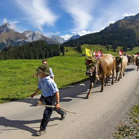Next To Titlis Station 公寓