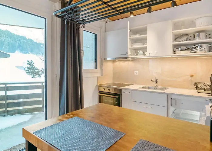 Next To Titlis Station Apartment